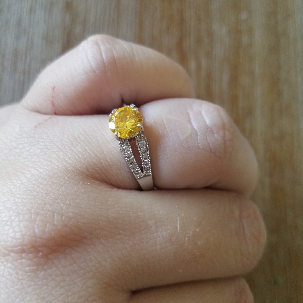 Fragrant Jewels Nov/Topaz 2017 Collection Ring - Picture 2 of 3